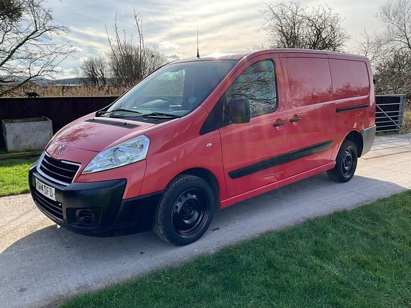 Used Peugeot Expert 90 HP (66 kW) 2014 Red Van