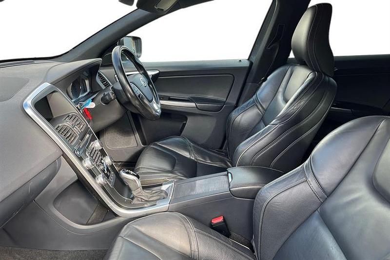 Used Volvo XC60 R-Design 245 HP (180 kW) 2017 Grey SUV