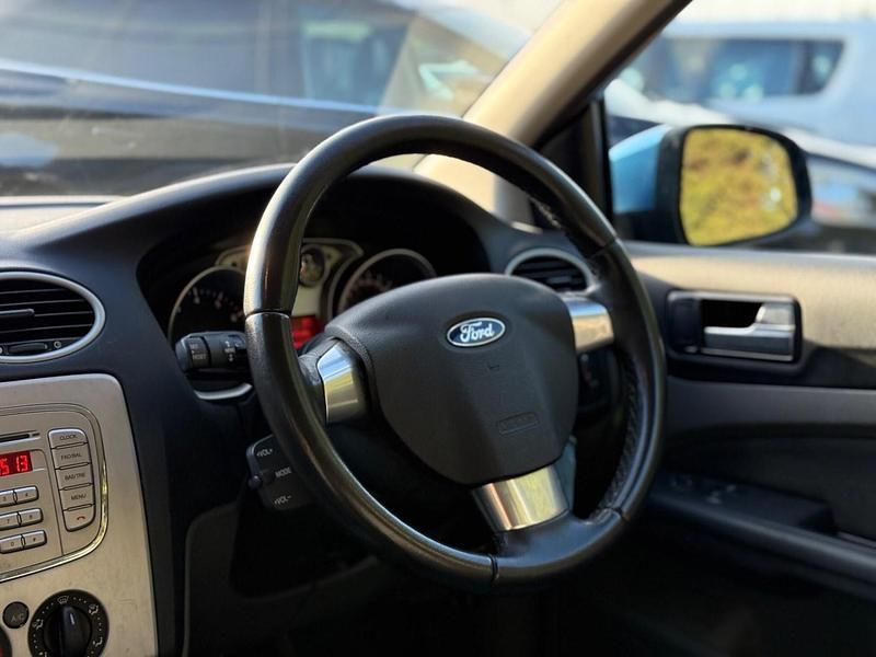 Used Ford Focus Zetec 2008 Blue Hatchback