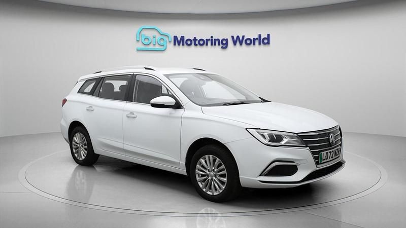 White Used 2022 MG MG5 EV Exclusive Estate | £10,900 (Fair price) - Image 1/4