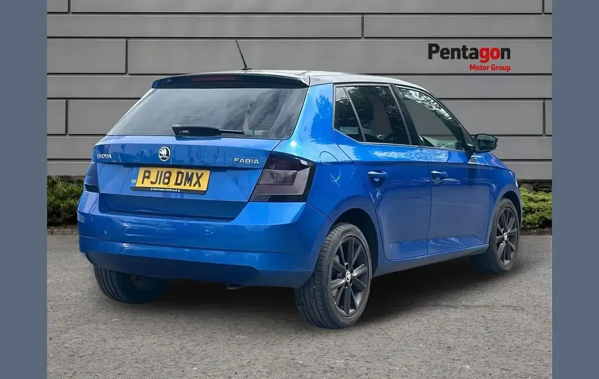 Used Skoda Fabia Colour Edition 94 HP (69 kW) 2018 Blue Hatchback