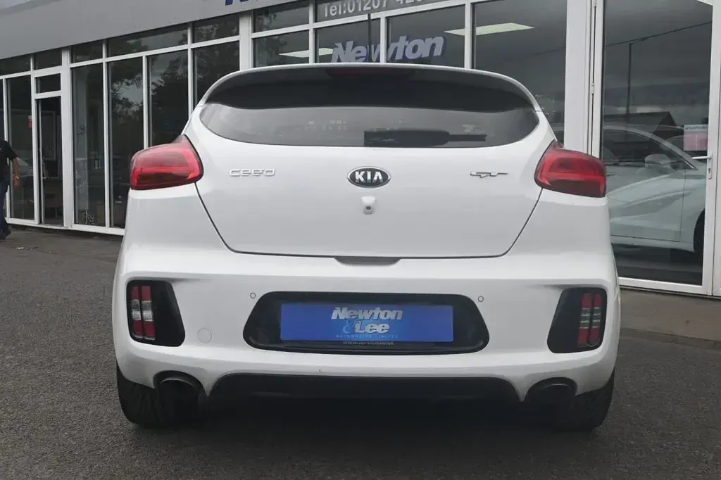 Used Kia ProCeed GT 201 HP (147 kW) 2016 White Hatchback