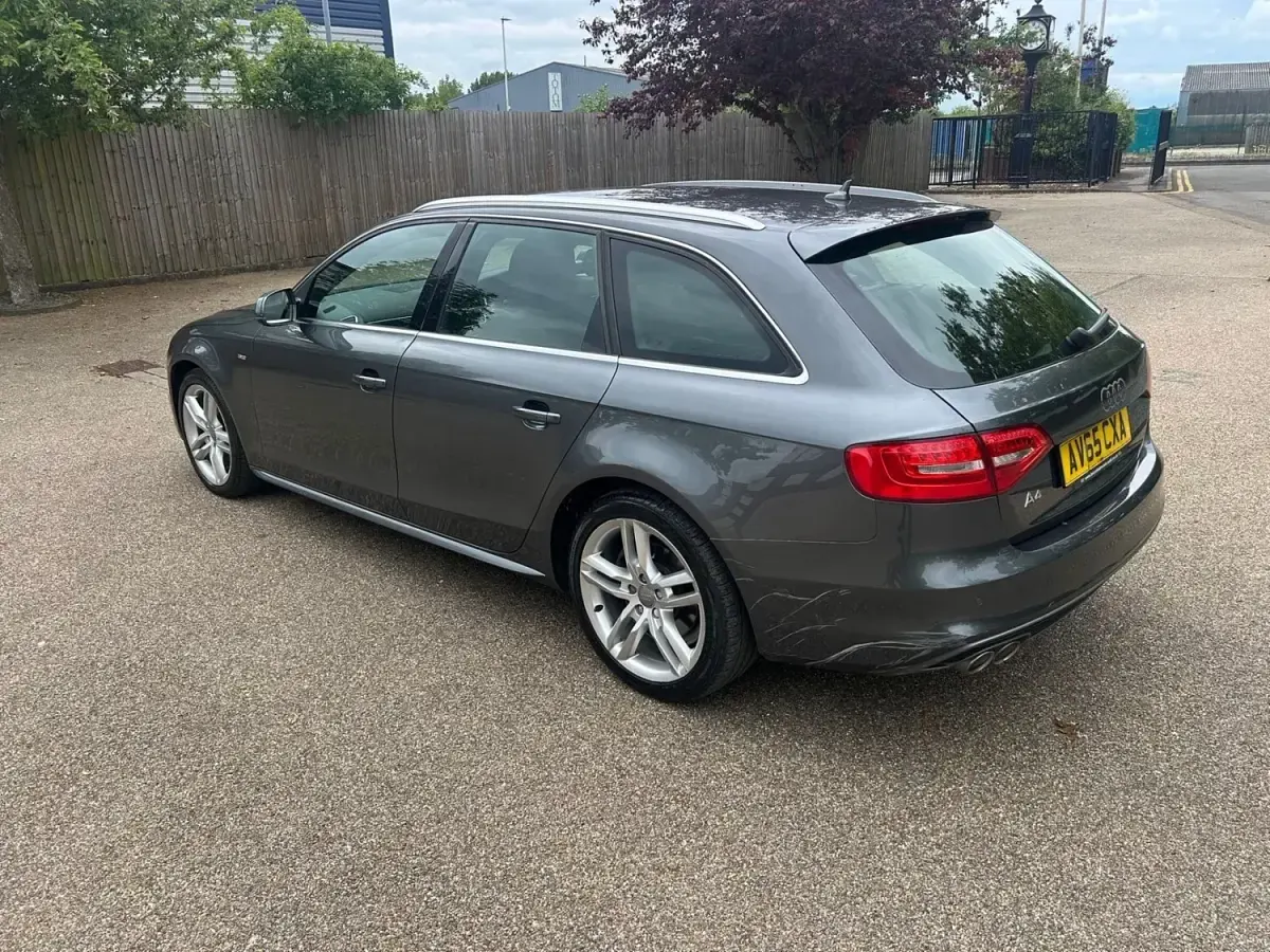 Begagnad Audi A4 S-Line 2015 Grå Kombi
