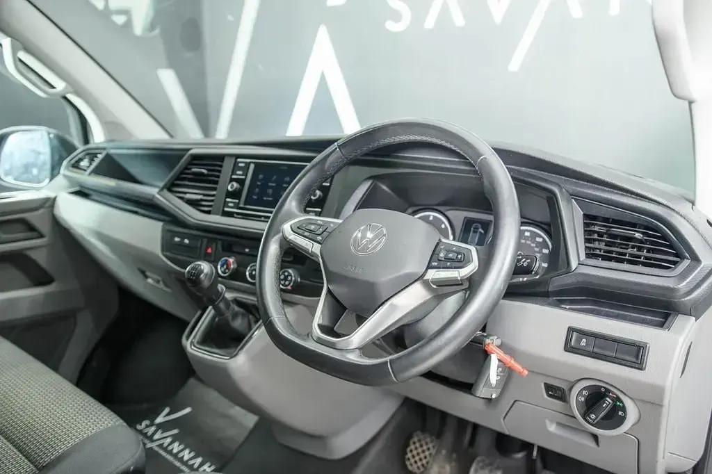 Usado VW Transporter Highline 148 HP (108 kW) 2024 Cinzento Van
