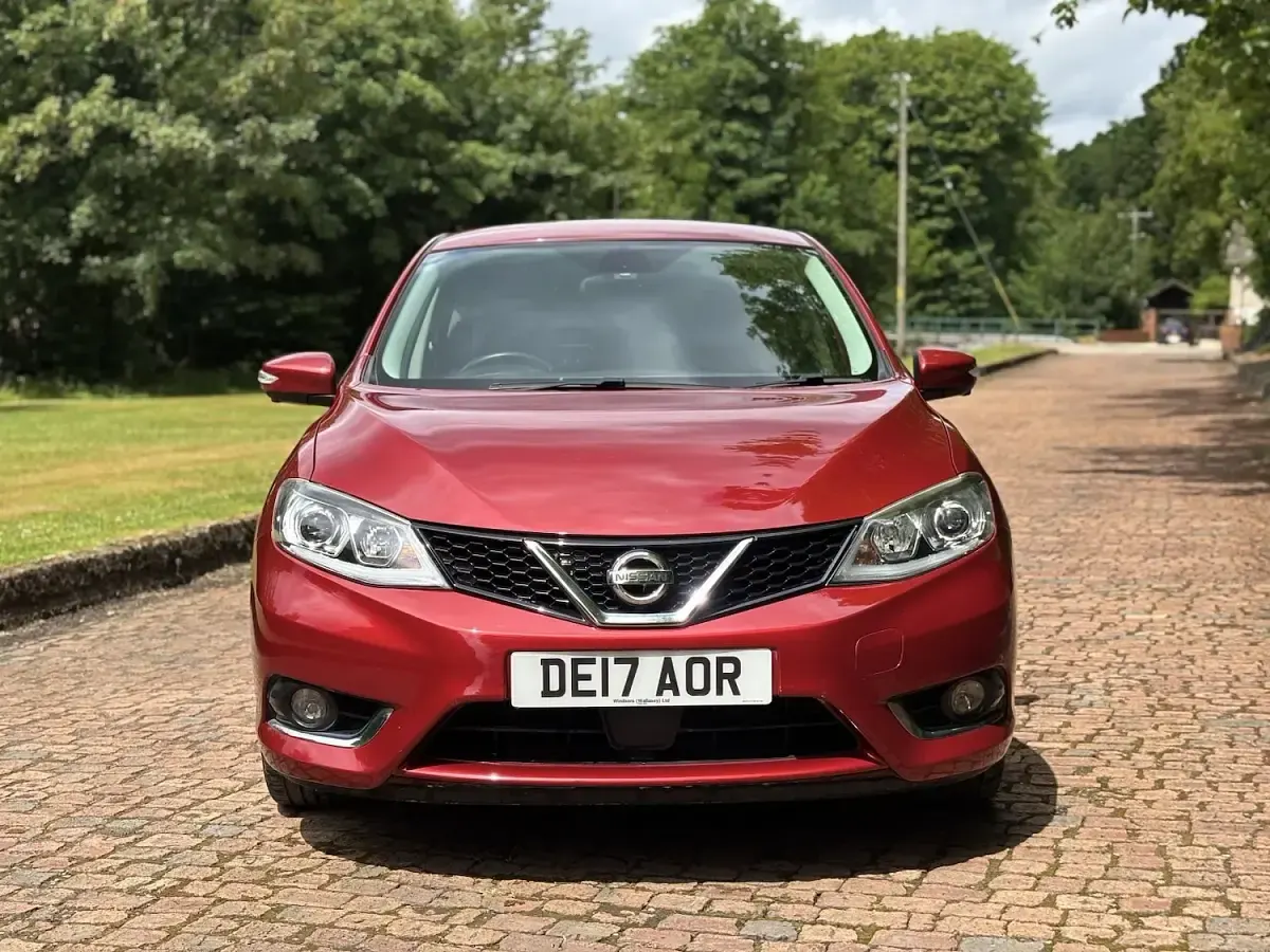 Used Nissan Pulsar Tekna 115 HP (84 kW) 2017 Red Hatchback