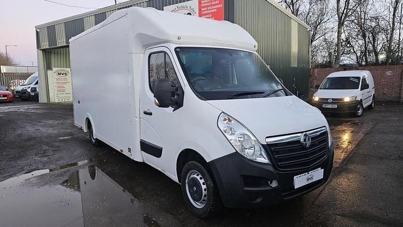 Used Vauxhall Movano 130 HP (95 kW) 2019 White MPV