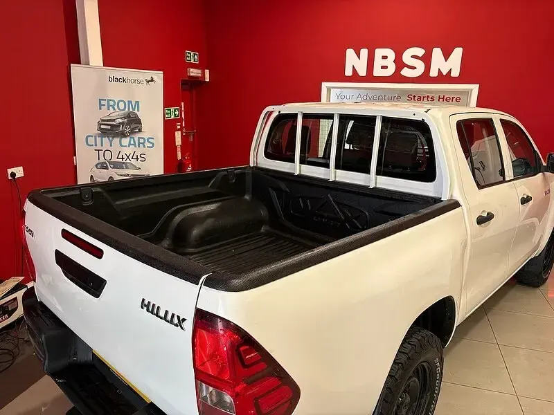Used Toyota HiLux Active 150 HP (110 kW) 2019 White Pickup