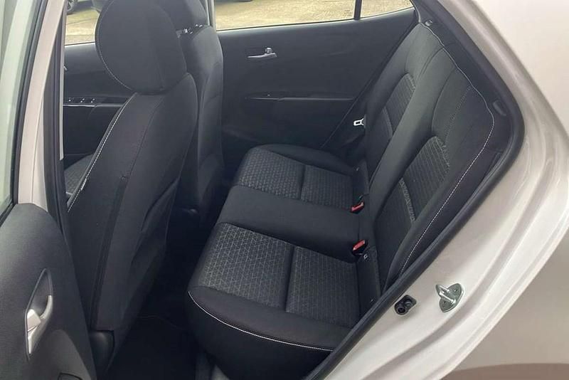 Used Kia Picanto 67 HP (49 kW) 2022 White Hatchback