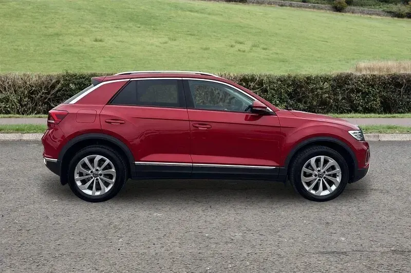 Used VW T-Roc Style 150 HP (110 kW) 2024 Red SUV