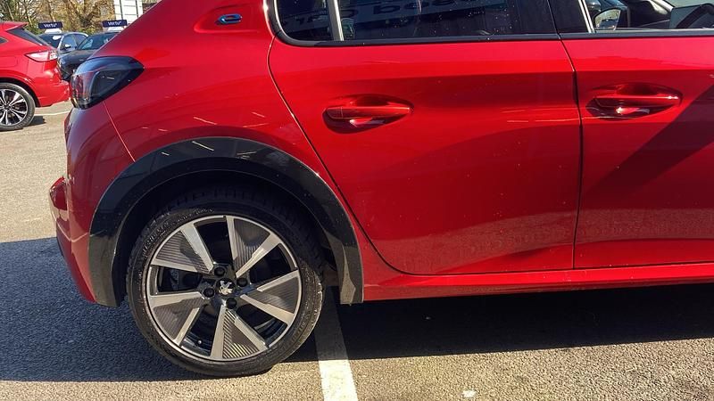 Used Peugeot e-208 Premium 100 kW (136 HP) 2022 Red Hatchback