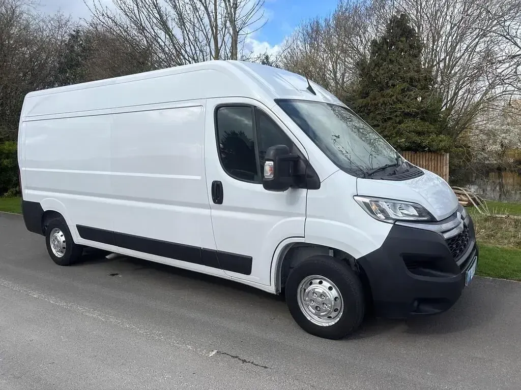 Usado Citroën Relay 140 HP (102 kW) 2022 Branco Van
