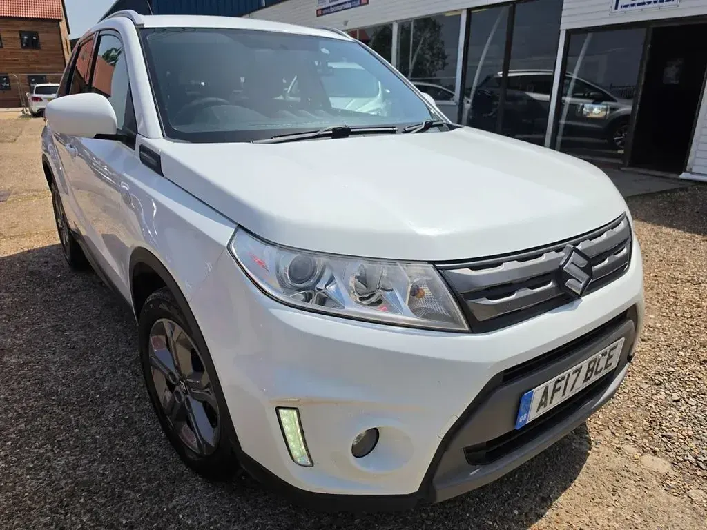 Used Suzuki Vitara SZ-T 120 HP (88 kW) 2017 White SUV