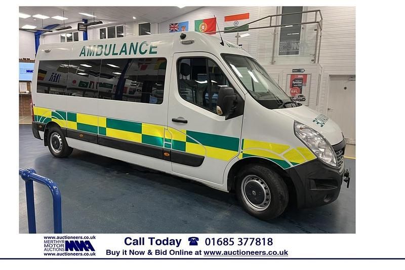 White Used 2017 Renault Master Van | £8,730 (A bit pricey) - Image 1/4