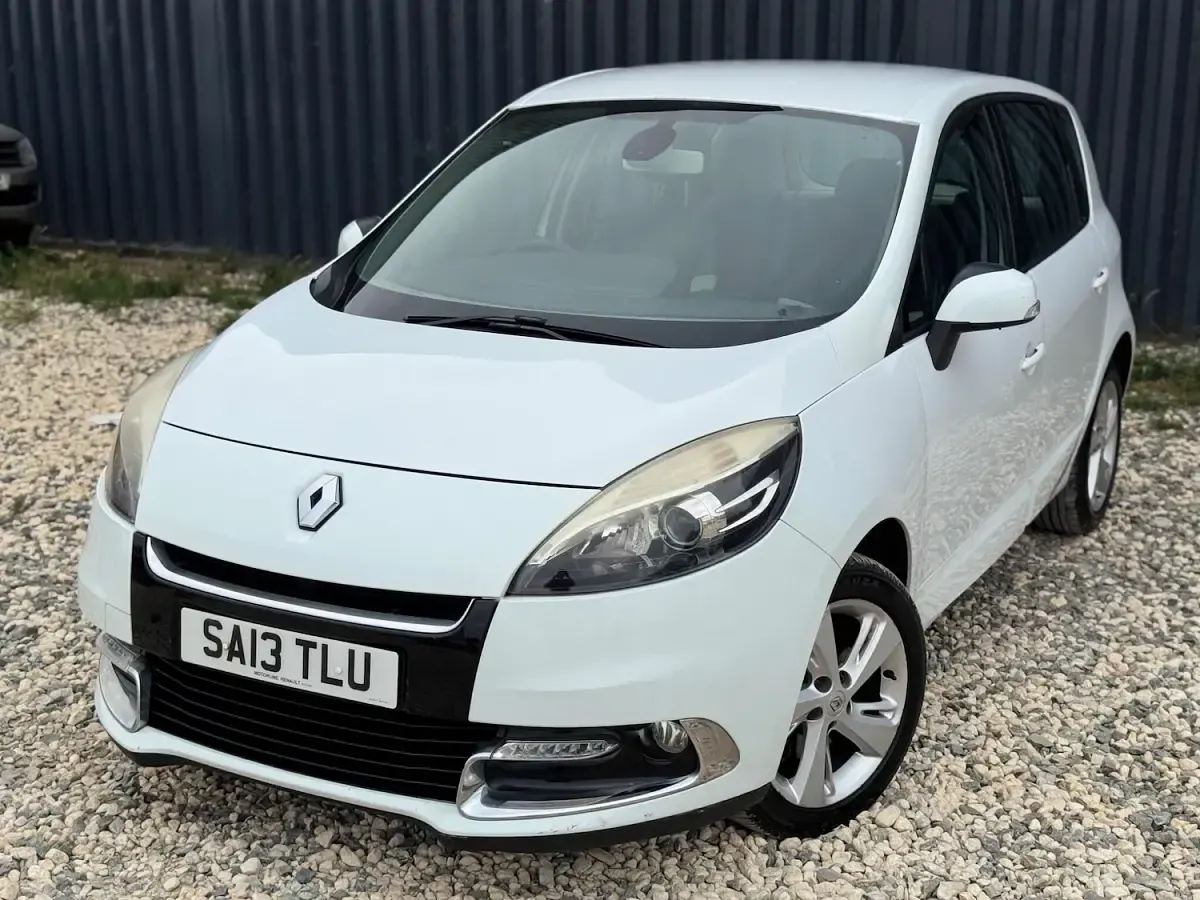 Used Renault Scénic III Dynamique 2013 White MPV