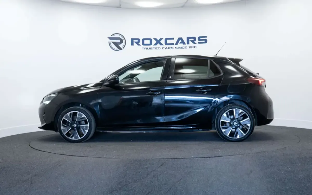 Second-hand Vauxhall Corsa-e SRi 100 kW (136 CP) 2021 Negru Hatchback