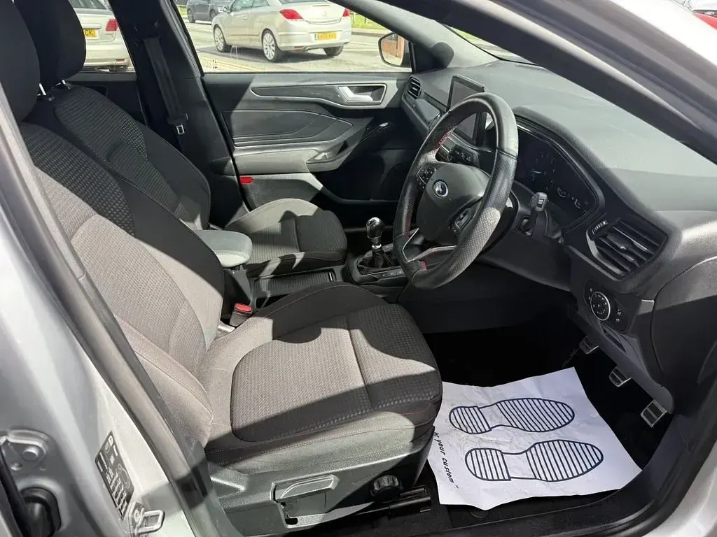 Gebraucht Ford Focus ST-Line 125 PS (91 kW) 2020 Silber Kleinwagen