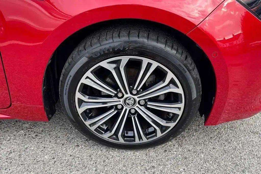 Used Toyota Corolla Design 122 HP (89 kW) 2019 Red Hatchback