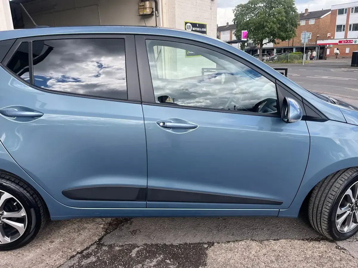 Used Hyundai i10 Premium SE 87 HP (63 kW) 2017 Blue Hatchback