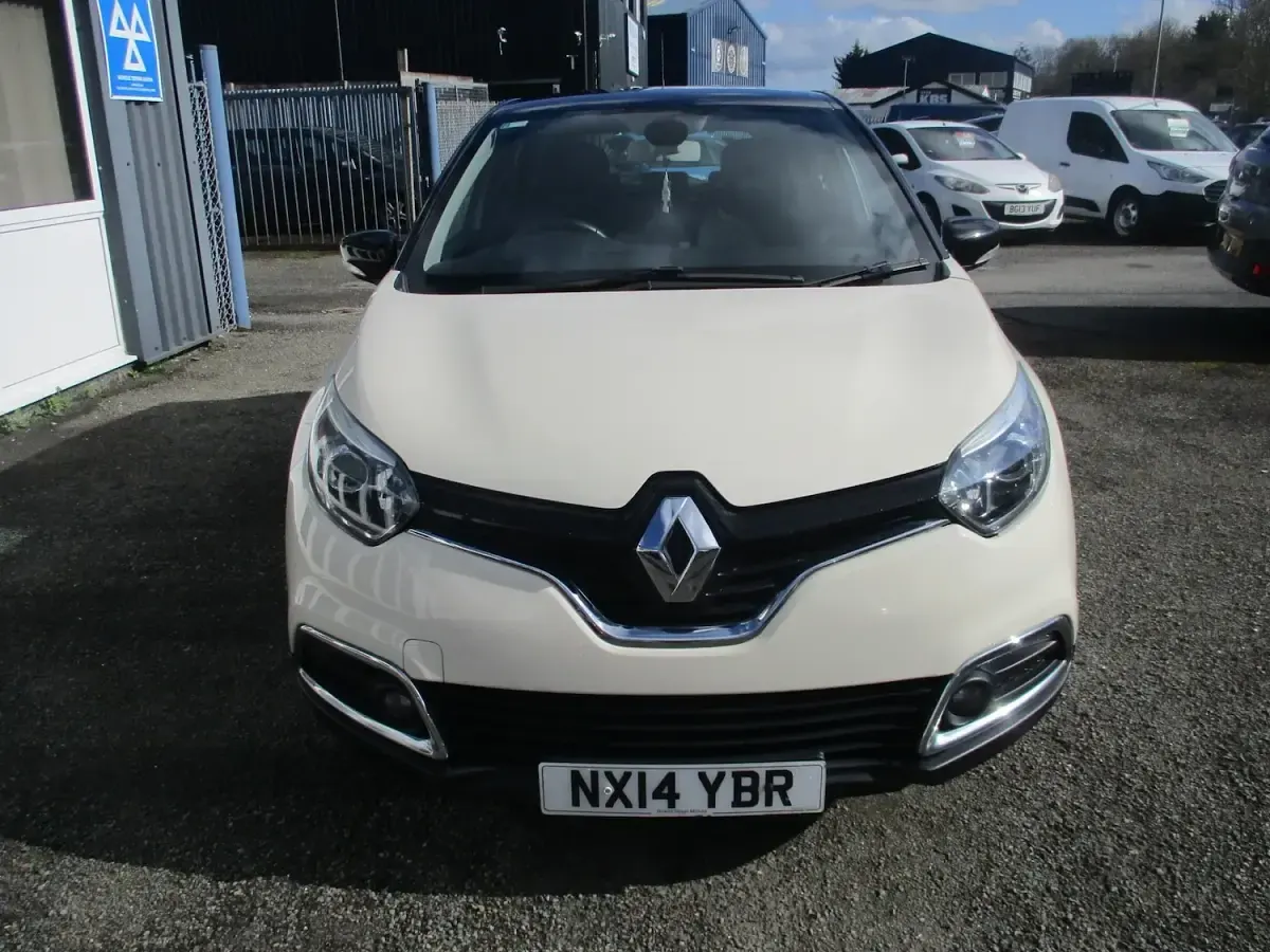 Used Renault Captur Dynamique 90 HP (66 kW) 2014 Cream SUV