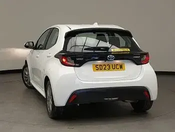 Used Toyota Yaris Hybrid 116 HP (85 kW) 2023 White Hatchback