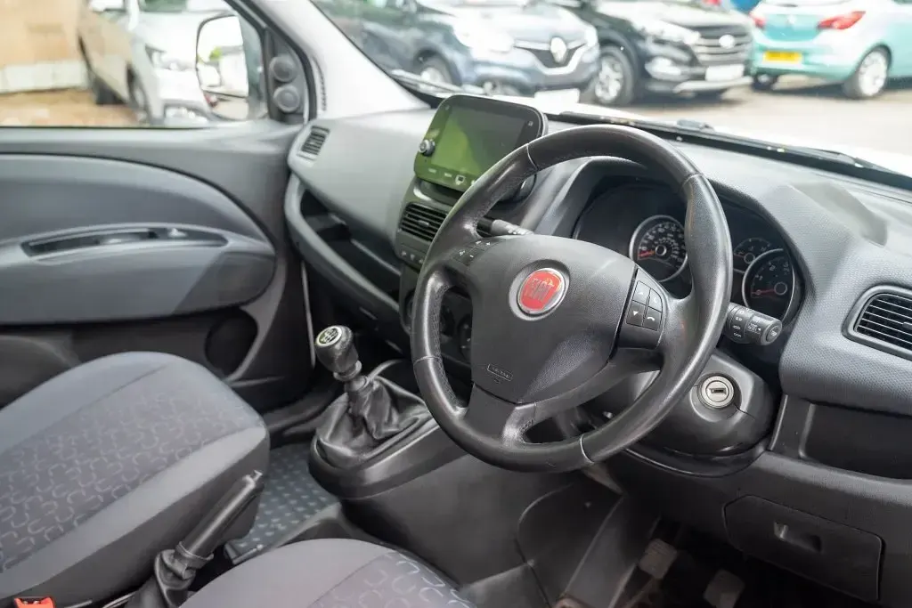 Używany Fiat Doblò 2022 Biały Minivan