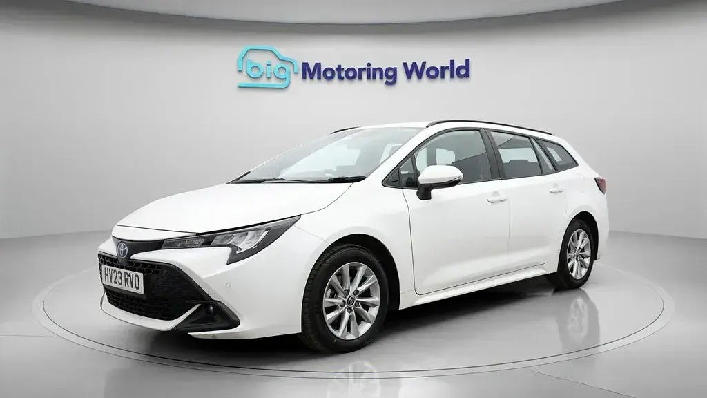 Used Toyota Corolla 140 HP (102 kW) 2023 White Estate