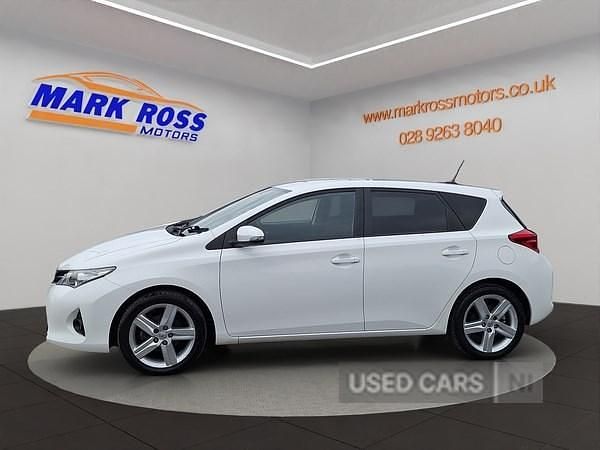 Used Toyota Auris Sport 132 HP (97 kW) 2014 White Hatchback