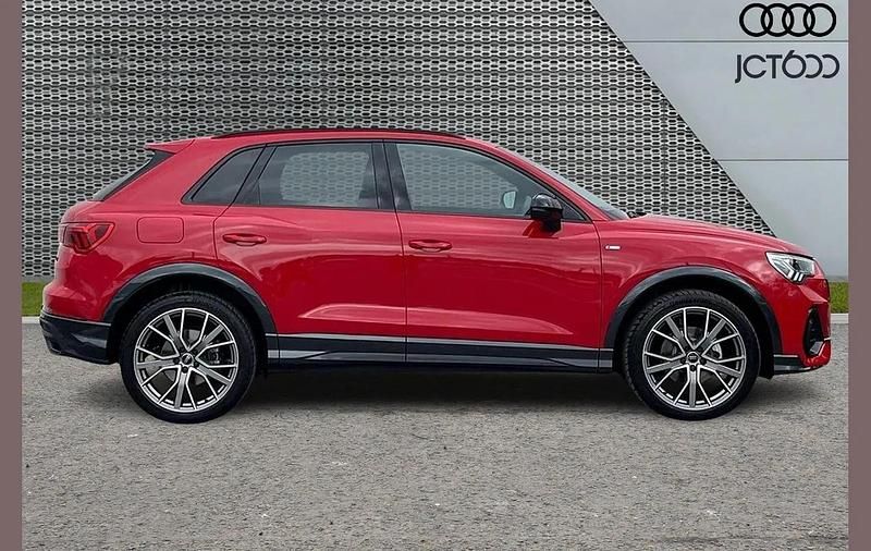 Used Audi Q3 Black Edition 148 HP (108 kW) 2025 Red SUV