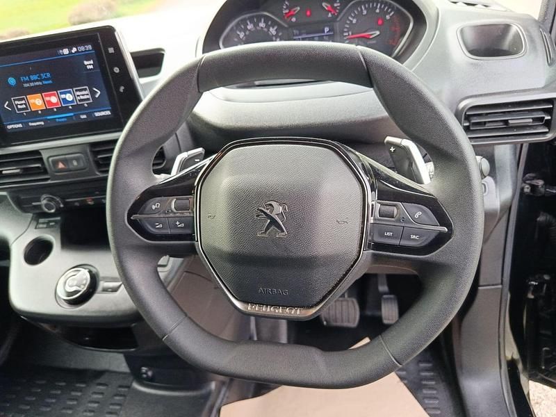 Second-hand Peugeot Partner Premium 130 CP (95 kW) 2023 Negru Monovolum