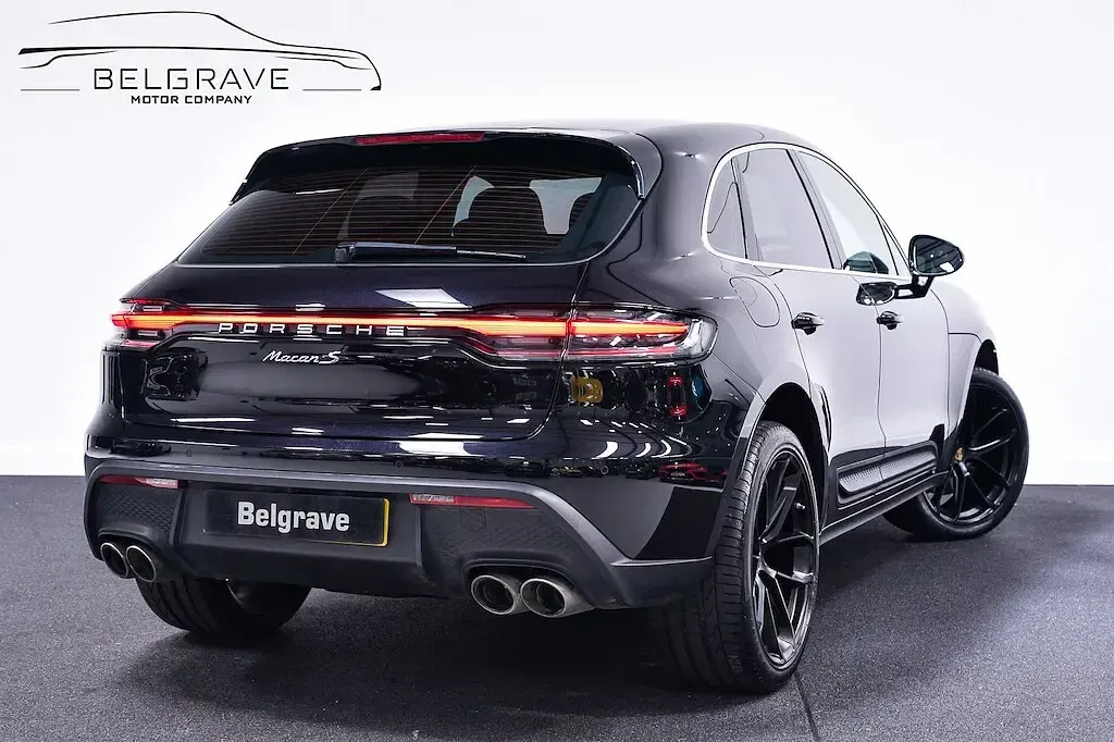 Used Porsche Macan 380 HP (279 kW) 2023 Jet black metallic SUV