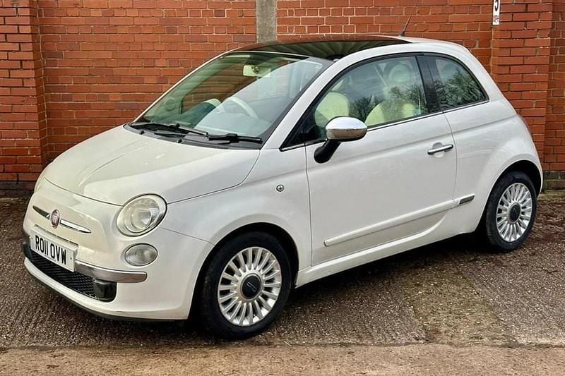 White Used 2011 Fiat 500 Lounge Hatchback | £2,295 (Good price) - Image 1/1