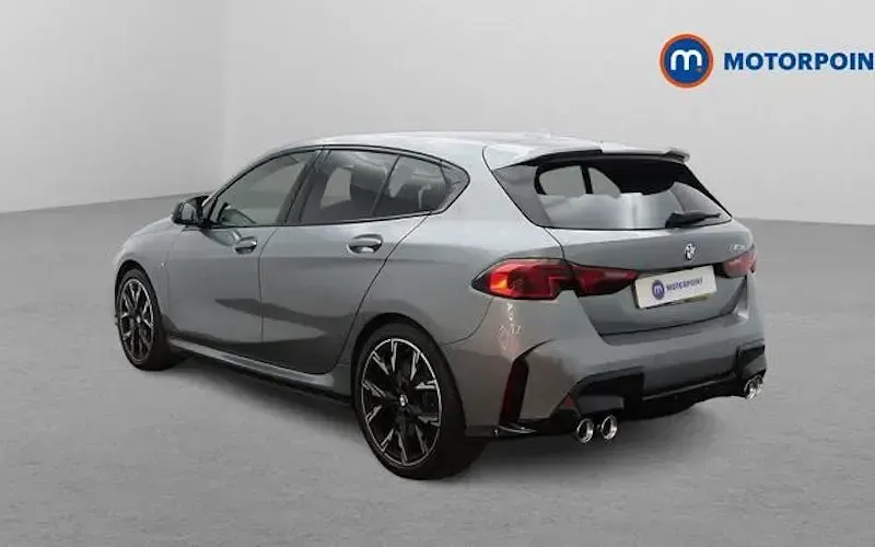 Begagnad BMW M135 300 HK (220 kW) 2025 Grå Halvkombi
