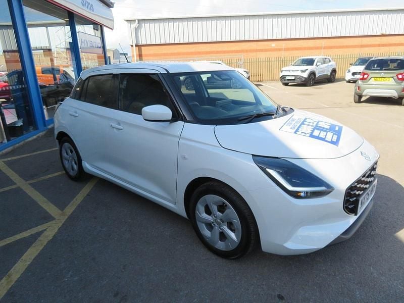 Used Suzuki Swift 2025 White Hatchback