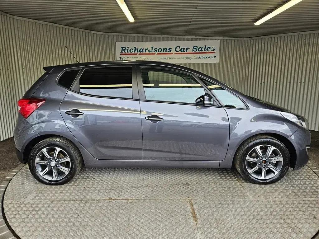 Used Hyundai ix20 SE 125 HP (91 kW) 2017 Grey Hatchback