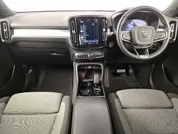 Używany Volvo XC40 Plus 163 KM (119 kW) 2023 Srebrny SUV