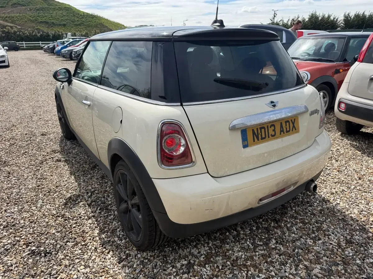 Begagnad Mini Cooper D Hatch 2013 Vit Halvkombi