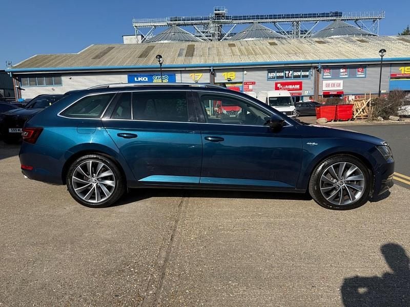Used Skoda Superb 280 HP (205 kW) 2018 Blue Estate