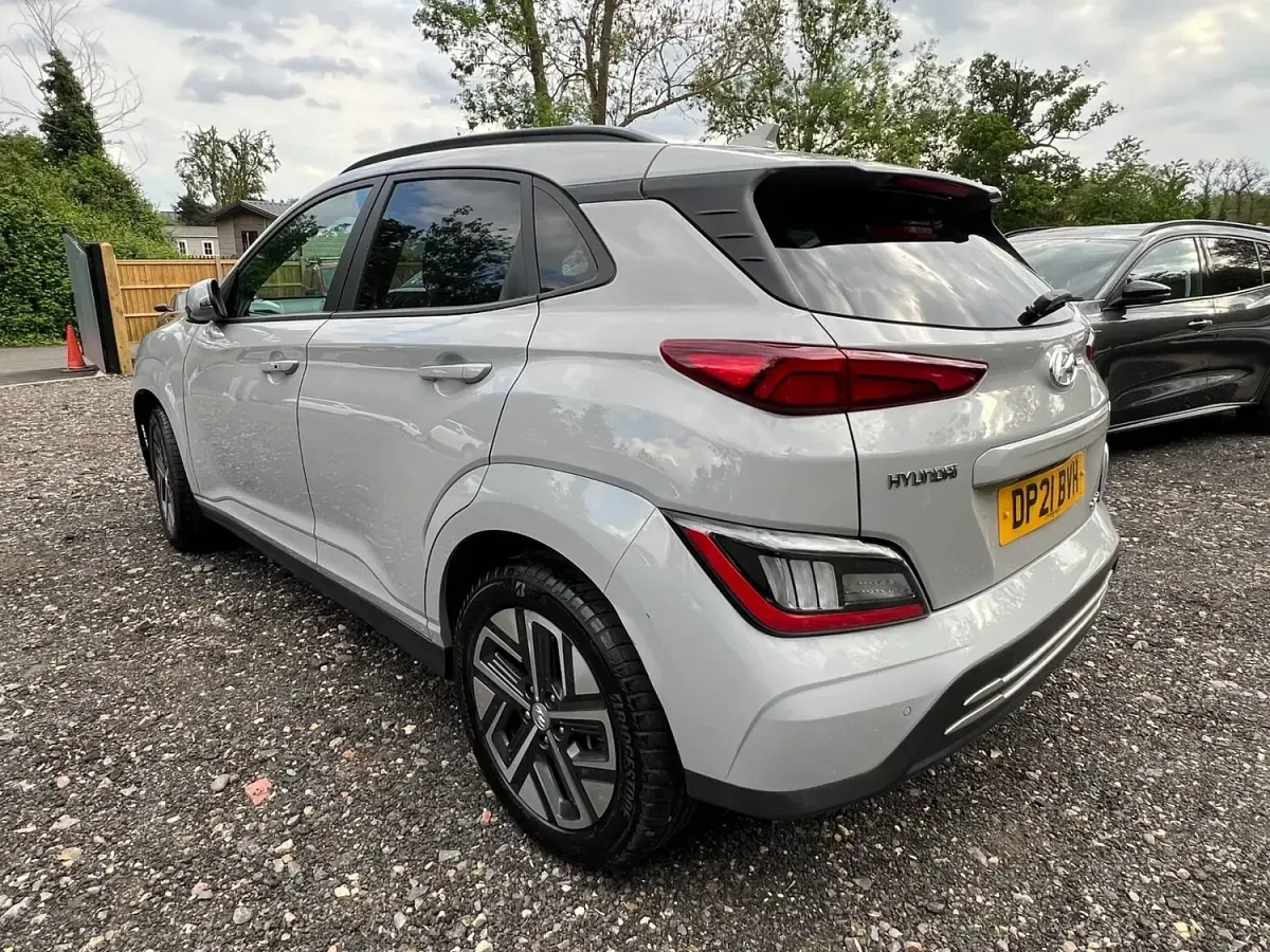Gebraucht Hyundai Kona Premium 100 kW (136 PS) 2021 Grau SUV