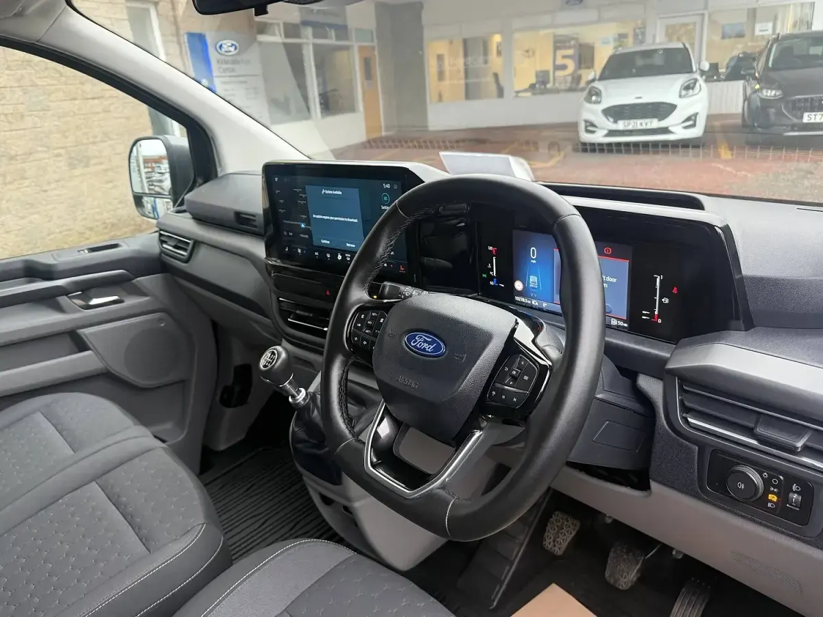 Used Ford Tourneo Titanium 150 HP (110 kW) 2025 Grey MPV