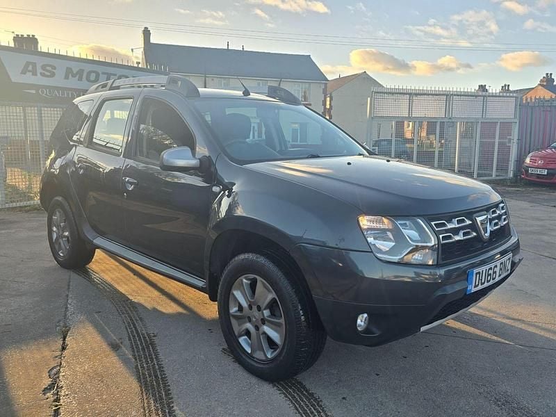 Grey Used 2016 Dacia Duster Lauréate Hatchback | £6,795 (Fair price) - Image 1/4