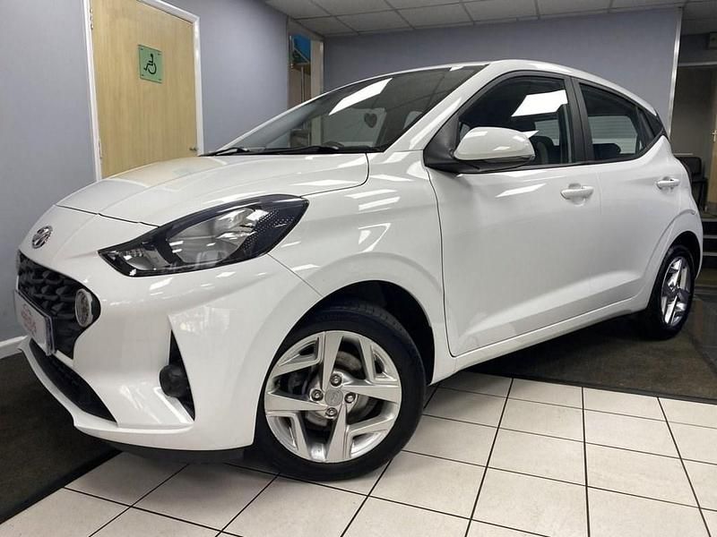 Used Hyundai i10 SE 84 HP (61 kW) 2021 White Hatchback