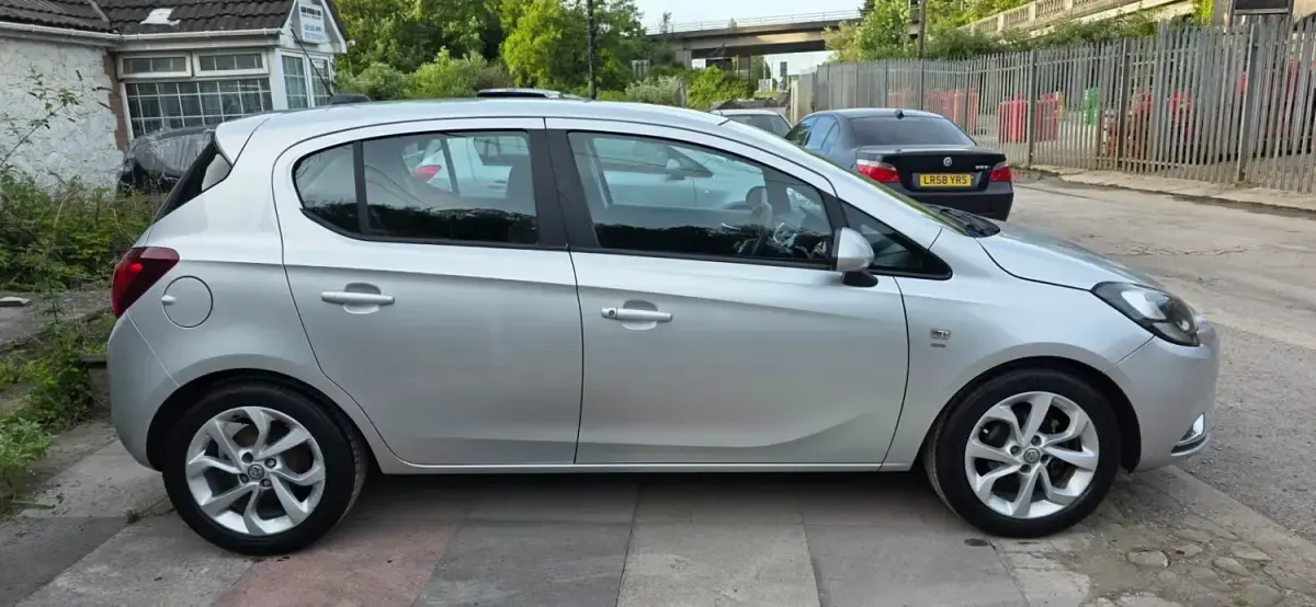 Usado Vauxhall Corsa SRi 2016 Prateado Citadino