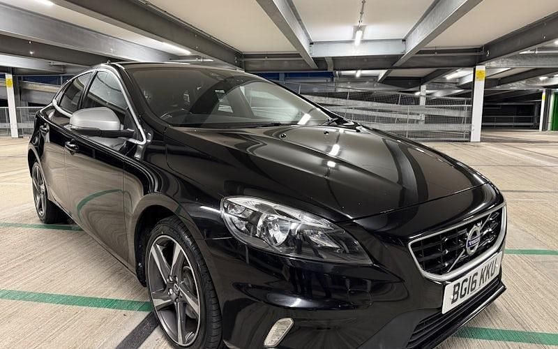 Used Volvo V40 R-Design 120 HP (88 kW) 2019 Hatchback