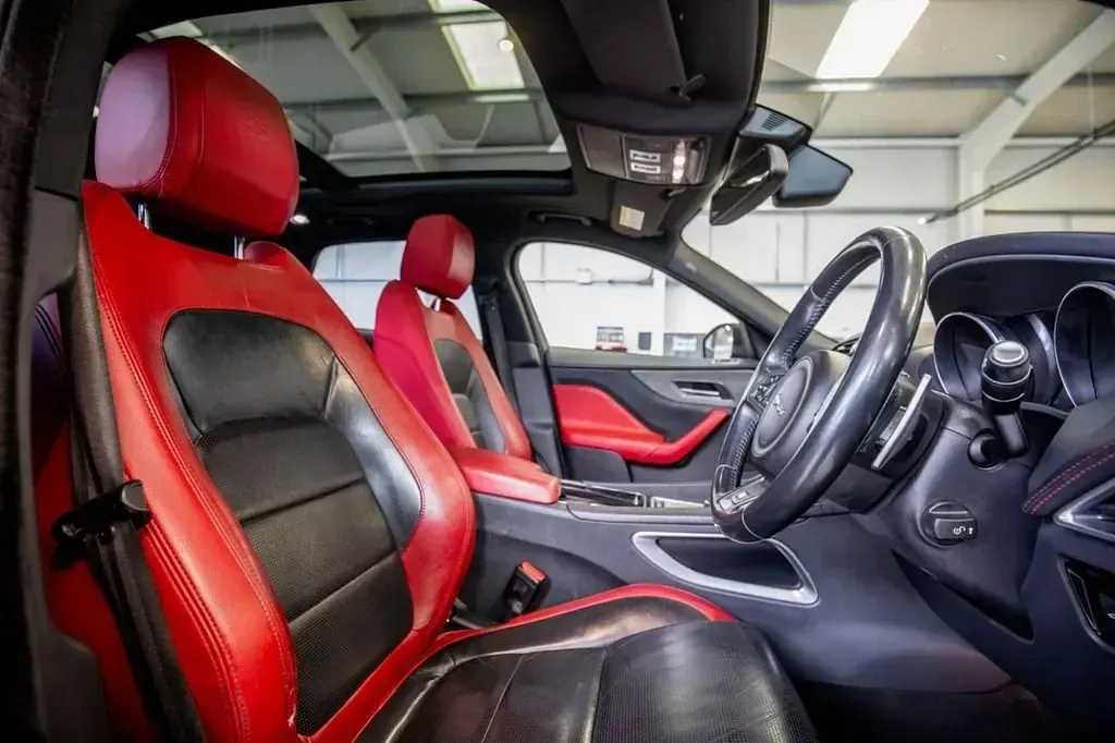 Begagnad Jaguar F-Pace S 300 HK (220 kW) 2016 Röd SUV