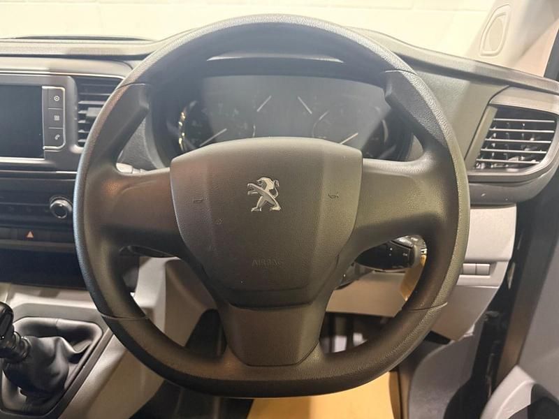 Used Peugeot Expert Premium 142 HP (104 kW) 2023 Grey Van