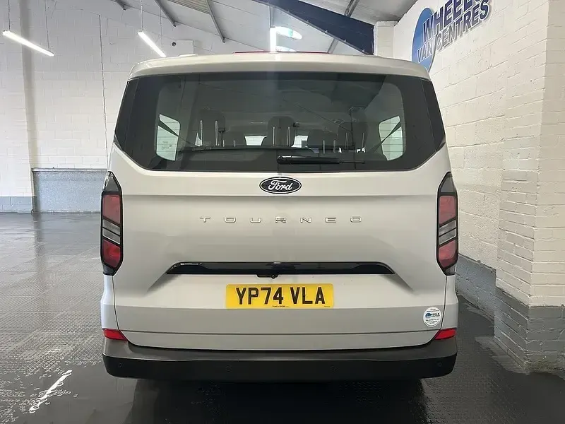 Used Ford Tourneo Custom Zetec 136 HP (100 kW) 2024 Silver Van