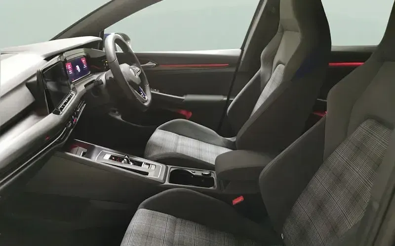 Second-hand VW Golf VIII GTE 245 CP (180 kW) 2024 Hatchback