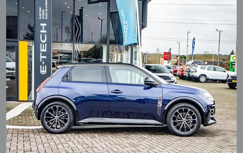 Used Renault R5 Iconic 108 kW (147 HP) 2026 Other Hatchback