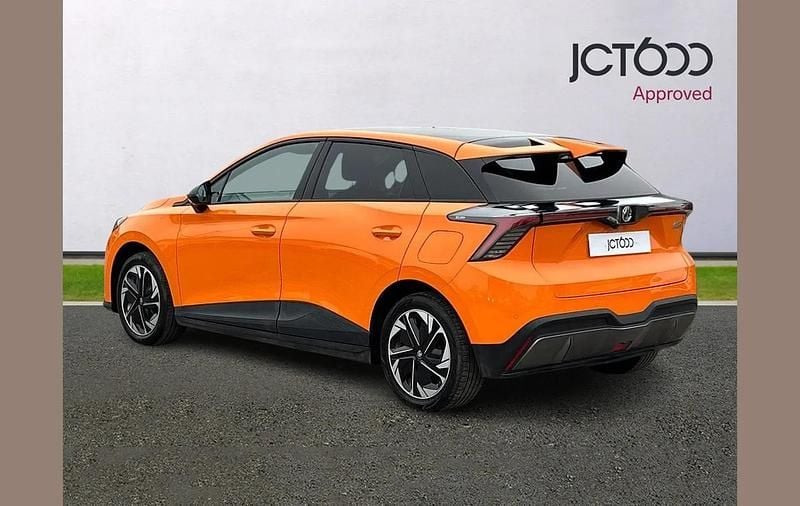 Used MG MG4 EV Trophy 150 kW (204 HP) 2022 Orange Hatchback