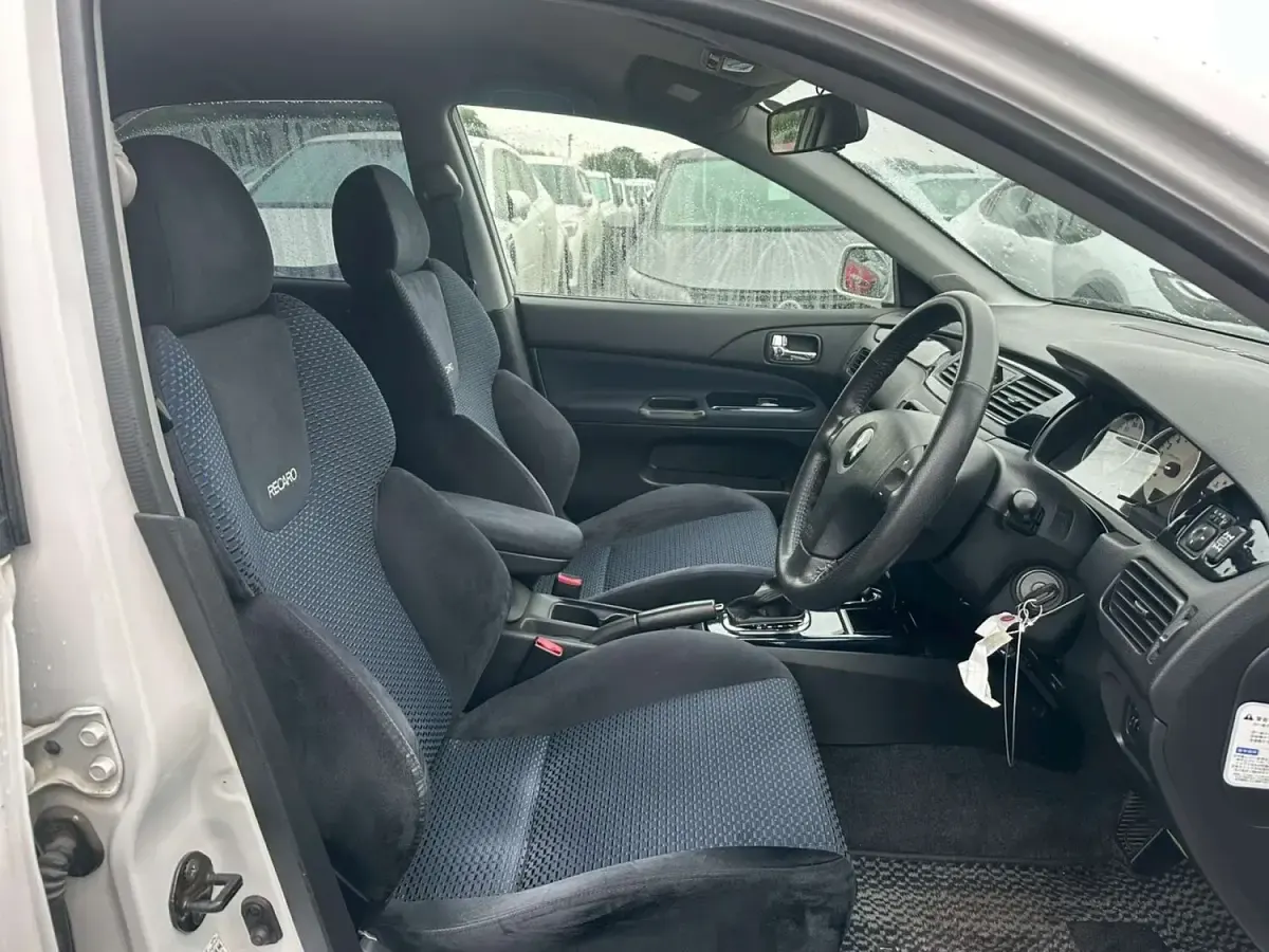 Used Mitsubishi Lancer 2002 White Sedan